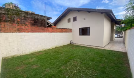 Casa a venda em Itanhaém a 1200m do mar - lado serra acesso pavimentado.