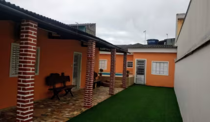 Casa lote inteiro com edicula e piscina á venda em Itanhaém/SP