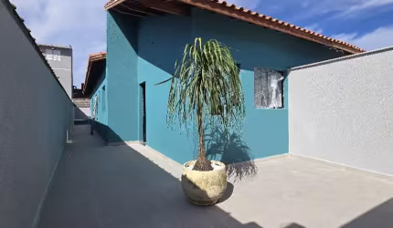 Casa a venda em Itanhaém - com PISCINA á 1500m do mar - Jardim Jamaica