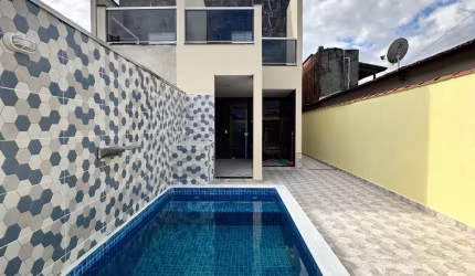Casa nova com piscina a venda em Itanhaém/SP- Suarão 500m do mar