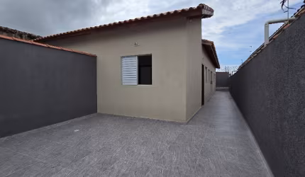Casa nova piscina á 1300m do mar - Balneário Tupy