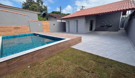 Casa nova com piscina no bairro Belas Artes - Itanhaém/SP.