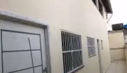 Linda casa localizada no Campos Elísios - em rua asfaltada