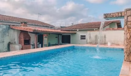 Linda casa localizada no bairro Cibratel 2 - lado praia.