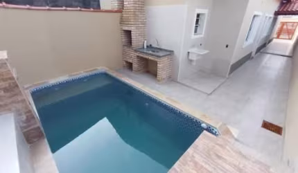Linda casa localizada no bairro Nova Itanhaém