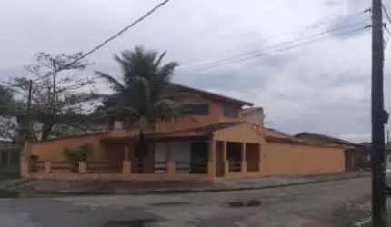 Excelente casa localizada no bairro Jamaica - em frente ao mar