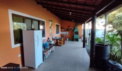 Excelente casa localizada no bairro Bopiranga - lado praia