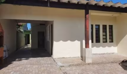 Excelente casa localizada no bairro Balneário Gaivota - lado praia.
