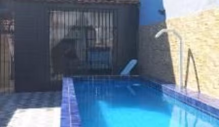 Linda casa localizada no bairro Balneário Tupy - lado praia