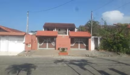Excelente casa localizada no bairro Santa Julia - lado praia.