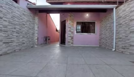 Excelente casa localizada no bairro Belas Artes - lado praia.