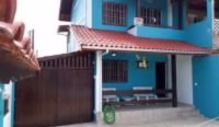 Belíssima casa localizada no bairro Bopiranga - lado praia.