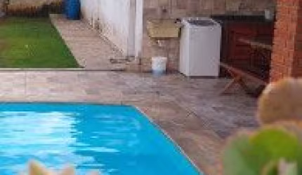 Belíssima casa localizada no bairro Balneário Gaivota, em Itanhaém - Possui piscina com cascata, edícula, área gourmet com churrasqueira.