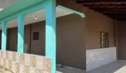 Excelente chácara localizada no bairro Cibratel, em Itanhaém - Possui piscina, churrasqueira, varanda, cerca elétrica e portão automático.