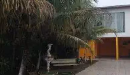 Excelente casa localizada no bairro Bopiranga, em Itanhaém -  Possui piscina, área gourmet com churrasqueira, edícula, área coberta, pomar, jardim, varanda e ambiente discoteca.