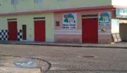 Salas comerciais no Campo Elísios em Itanhaém, ficando frente a pista em rua asfaltada.