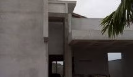 Casa em condomínio localizada no bairro Flora Rica 1 em, Peruíbe - lado praia.