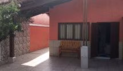 Excelente casa localizada no Jardim das Palmeiras, em Itanhaém - lado praia, à 50 metros do mar.