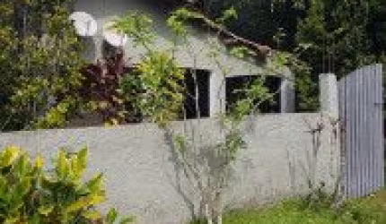Chácara localizada no bairro São Fernando, em Itanhaém - Possui lago.