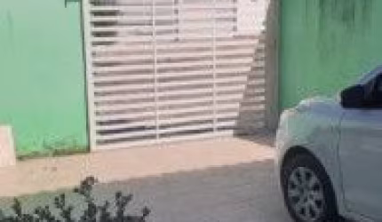 Casa no localizada bairro Grandesp, em Itanhaém - lado praia em rua calçada.