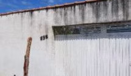 Excelente casa localizada no bairro Cibratel 1 - lado praia, em rua calçada.