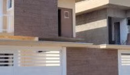 Ótima casa no bairro Bopiranga em Itanhaém, localizada lado praia, em rua calçada. Possui piscina, churrasqueira e vaga para 02 automóveis.