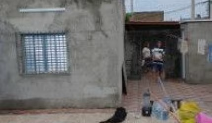Excelente casa no Balneário Triesse em Mongaguá - Possui churrasqueira, ducha e piscina.