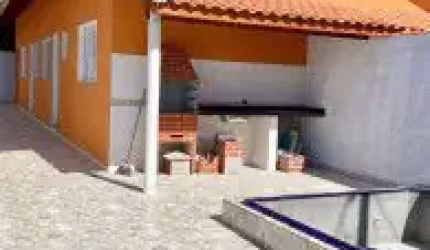 Ótima casa no Jardim Jamaica em Itanhaém - lado praia, em rua cascalhada.