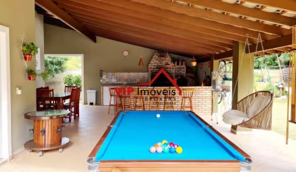 Linda casa térrea com 302m² no Condomínio Tereza Cristina