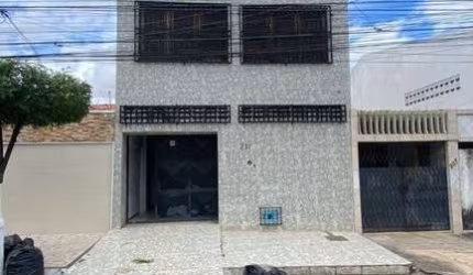 Casa com 4 quartos à venda na Avenida Independência, 231, Quintino Cunha, Fortaleza, 301 m2 por R$ 495.000
