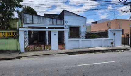 Casa com 3 quartos à venda na Rua Professor Teodorico, 836, Montese, Fortaleza, 622 m2 por R$ 560.000