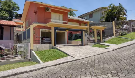 Casa Alvenaria Espaçosa, Semi mobiliada, São Luiz, Criciúma.