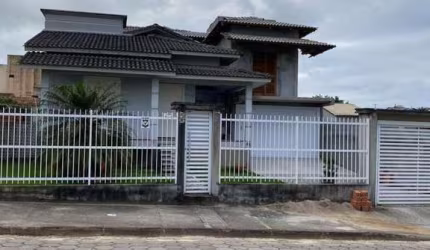 Casa para Venda em Criciúma, Demboski, 3 dormitórios, 1 suíte, 3 banheiros, 3 vagas