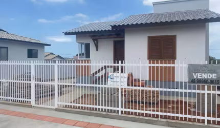 Casa a venda no bairro Floresta 2, em Criciúma. Casa novinha