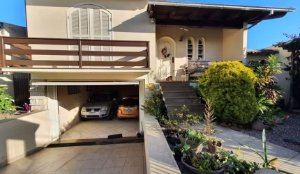 Casa com piscina em Criciuma/SC no Bairro Michel.