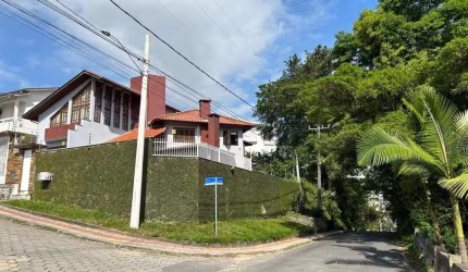 Casa para Venda em Criciúma, Lote Seis, 3 dormitórios, 1 suíte, 5 banheiros, 2 vagas