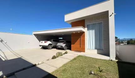 Casa para Venda em Criciúma, Vila Floresta, 3 dormitórios, 1 suíte, 2 banheiros, 2 vagas