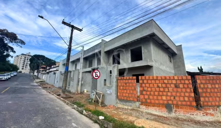 Sobrado Geminado à Venda – Bairro Costa e Silva (divisa com América)