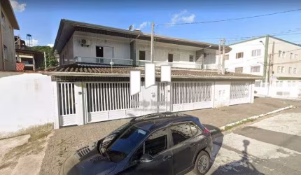 Amplo Sobrado isolado em Praia Grande no Canto do Forte.