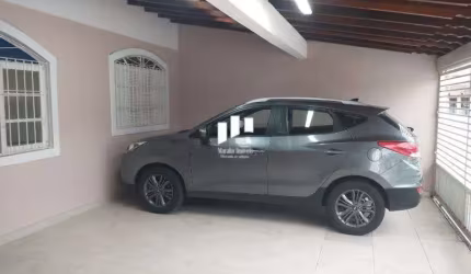 Casa isolada com 3 vagas de garagem, no Canto do Forte em Praia Grande..