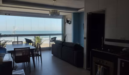 Apartamento de 2 dormitórios em frente a praia no Solemar Praia Grande SP.
