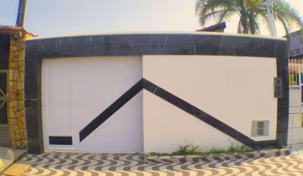 Casa reformada, com 2 dormitórios em Praia Grande SP