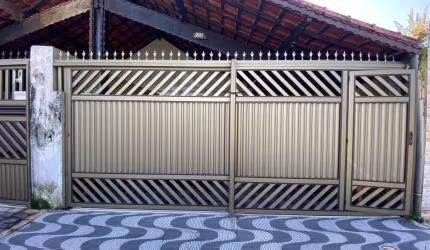 Imperdível: Casa à Venda em Praia Grande-SP, Bairro Mirim  2 quartos, 1 suíte, 1 sala, 2 vagas de garagem  70m² de área.