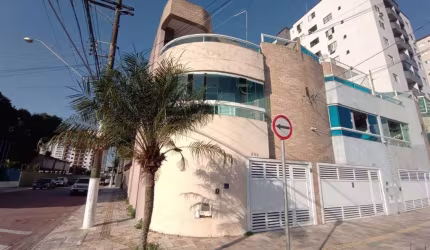 Sobrado triplex a 350m da praia  Tupi em Praia Grande SP