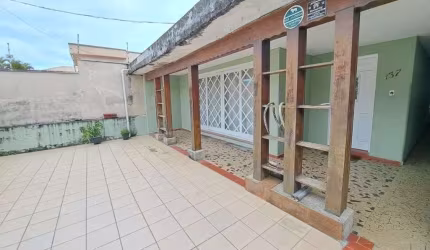 Casa muito espaçosa com 3 dormitória a 100m do mar em Praia Grande SP