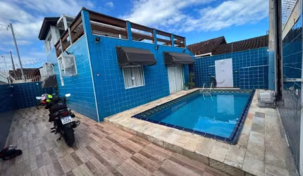 Casa à venda em Praia Grande-SP, bairro Maracanã: 3 quartos, 1 suíte, 1 sala, 3 banheiros, 3 vagas de garagem, 142m². Confira!