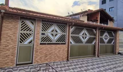 Imperdível Casa à Venda em Praia Grande-SP, Bairro Solemar: 3 Quartos, 1 Sala, 3 Banheiros, 3 Vagas e 267m² de Área