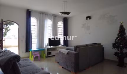 Casa com 3 quartos à venda no Jardim das Maravilhas, Santo André  por R$ 690.000