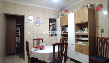 Casa com 3 quartos à venda no Parque São Vicente, Mauá  por R$ 650.000