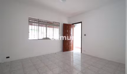 Casa com 3 quartos para alugar no Parque das Nações, Santo André  por R$ 2.500